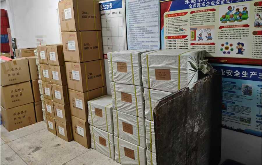 Huimia tilauksia! Dongguan Yijiaxin Gift Manufacturing aloittaa Quicksand-pullosarjan bulkkitoimituksen